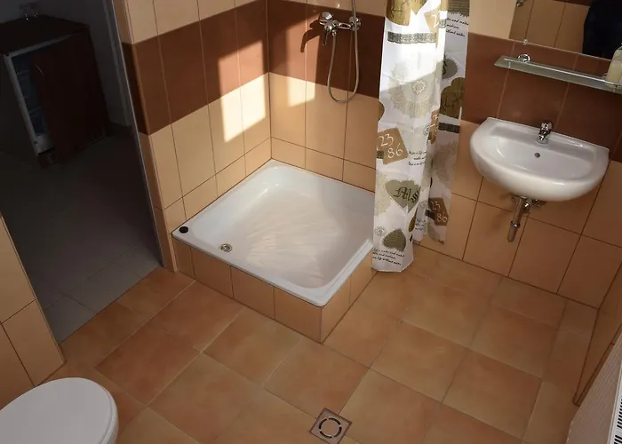 Marothi Kollegium Hostel